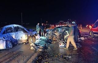 Konya'da otomobiller çarpıştı; 4 ölü, 2...