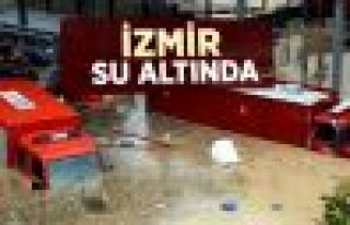 İzmir'de Yağmur Hayatı Felç Etti