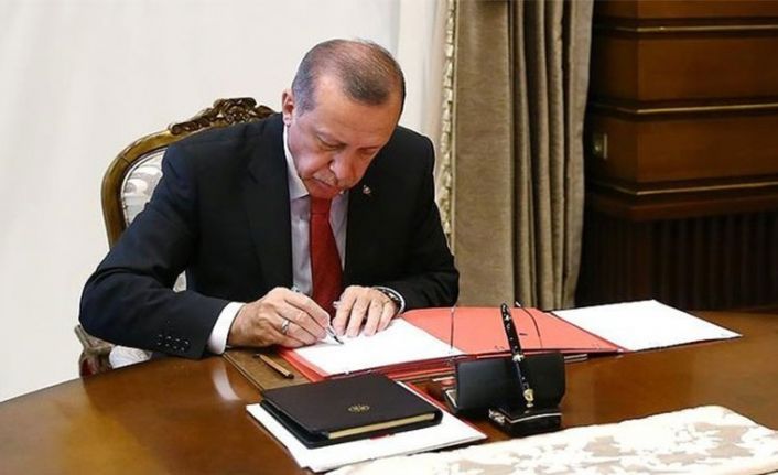 Erdoğan birçok üst düzey bürokratı görevden aldı